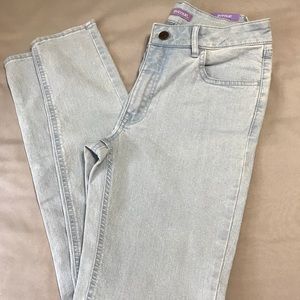 Light wash skinny jeans